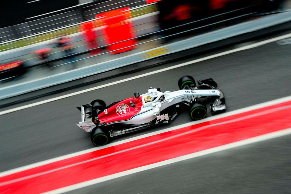 Marcus Ericsson á Sauber í Barcelona í gær.