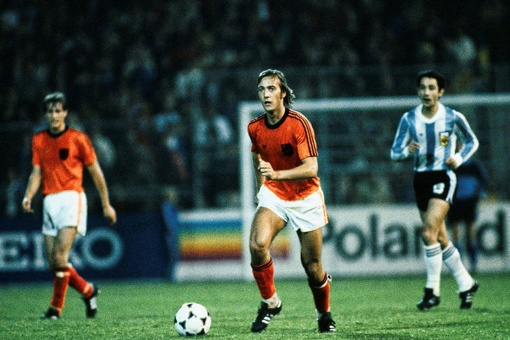 Neeskens á fleygiferð í úrslitaleiknum gegn Argentínu á HM 1978.