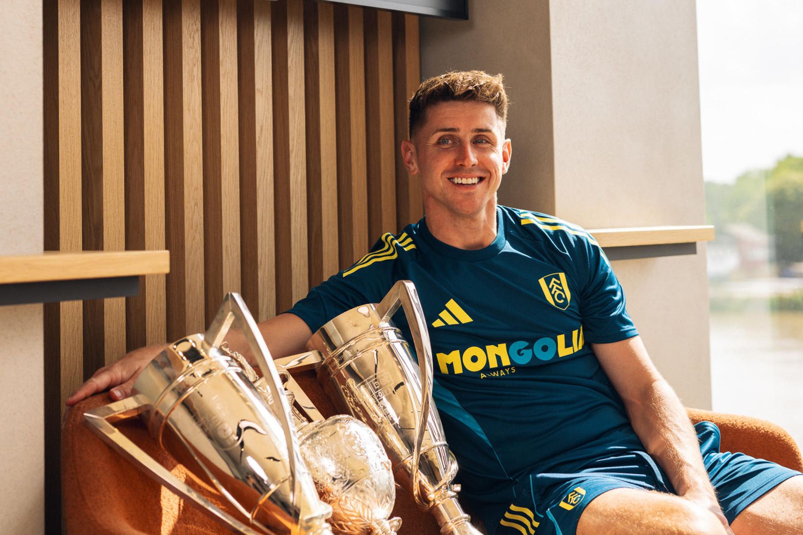 Tom Cairney hefur framlengt samning sinn til ársins 2026.