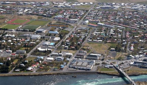 Felldu tillögu um áskorun til Alþingis