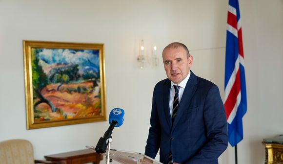 Guðni ræddi við stjórnarandstöðuflokka símleiðis