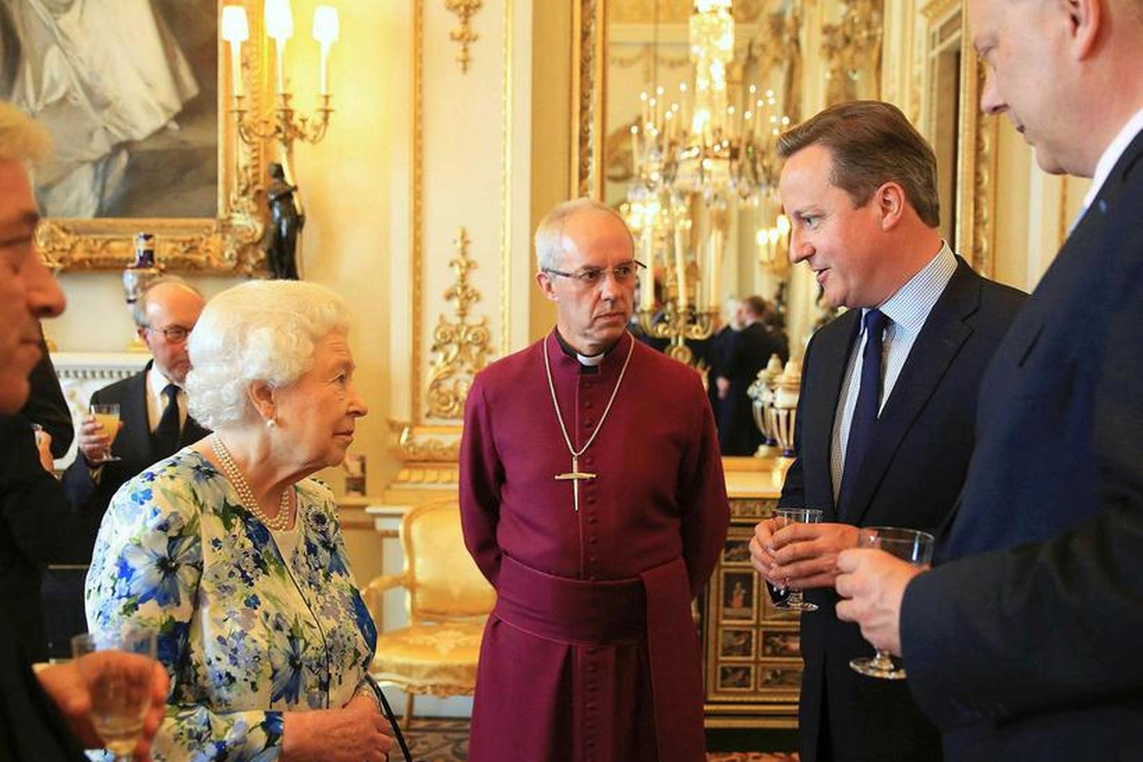 Elísabet II Englandsdrottning ræddi við David Cameron, forsætisráðherra í Buckingham …