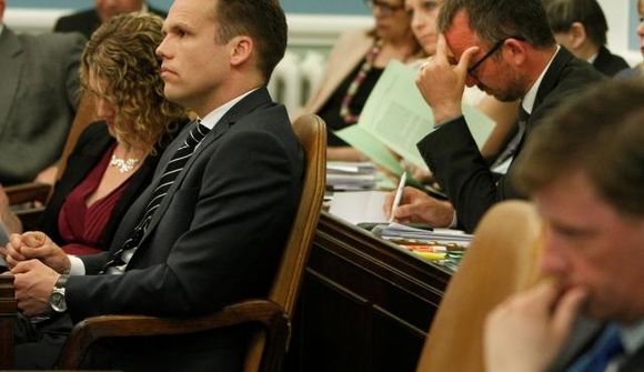 Óvirðing við stjórnarskrá landsins