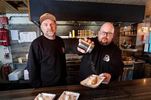 Pétur Jónsson og Sveinn Freyr Sævarsson á veitingastaðnum Tasty í Skútuvogi.