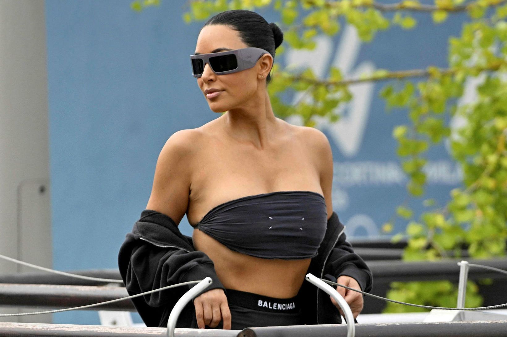 Kim Kardashian fékk dómsskjöl send til sín til Feneyja