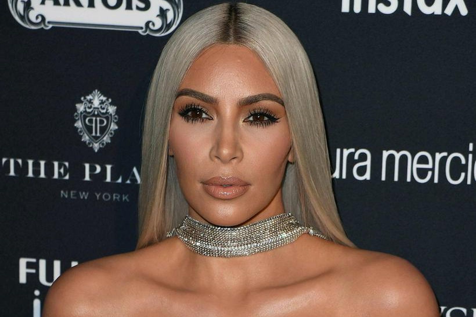 Kim Kardashian svindlaði á prófum þegar hún var í skóla.