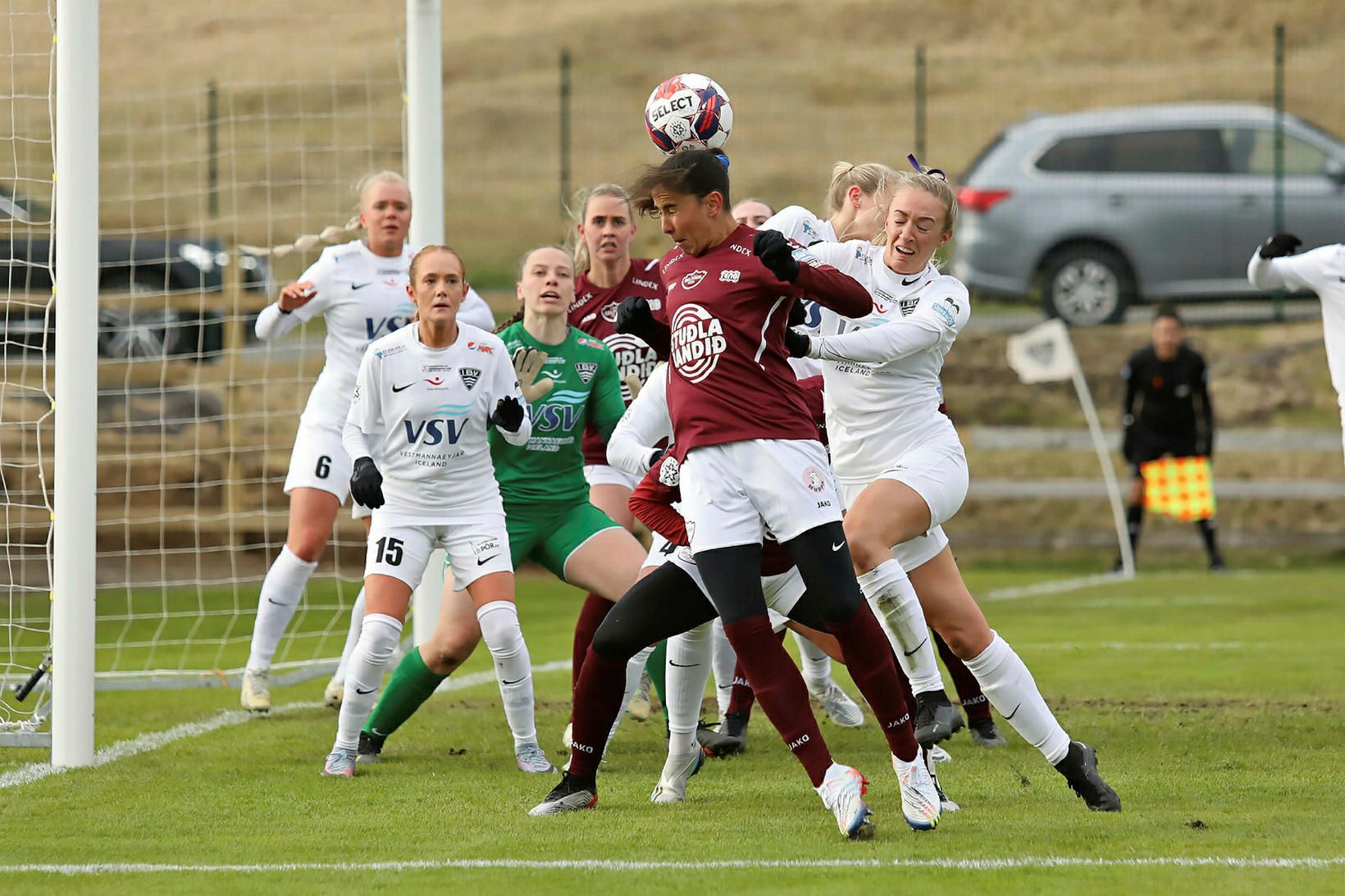 Guðný Geirsdóttir í grænum markmannsbúningi ÍBV í leiknum í kvöld.