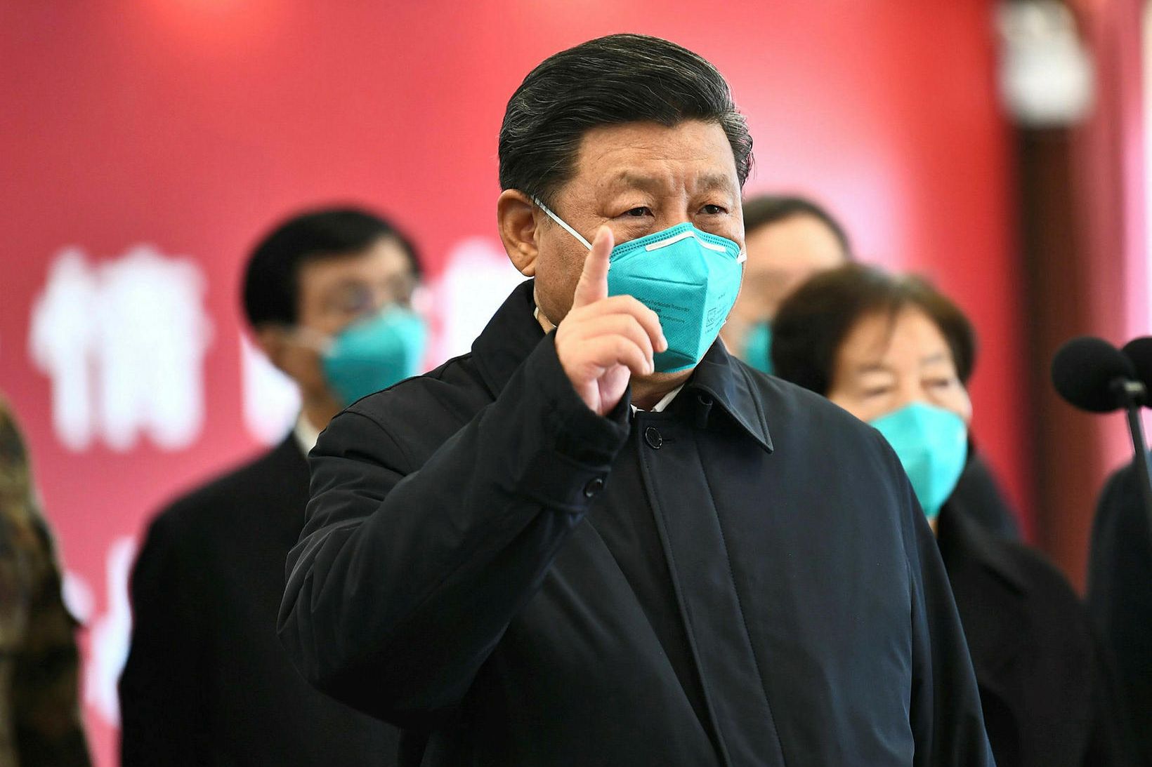 Xi Jinping, forseti Kína, bar grímu er hann heimsótti sjúklinga …