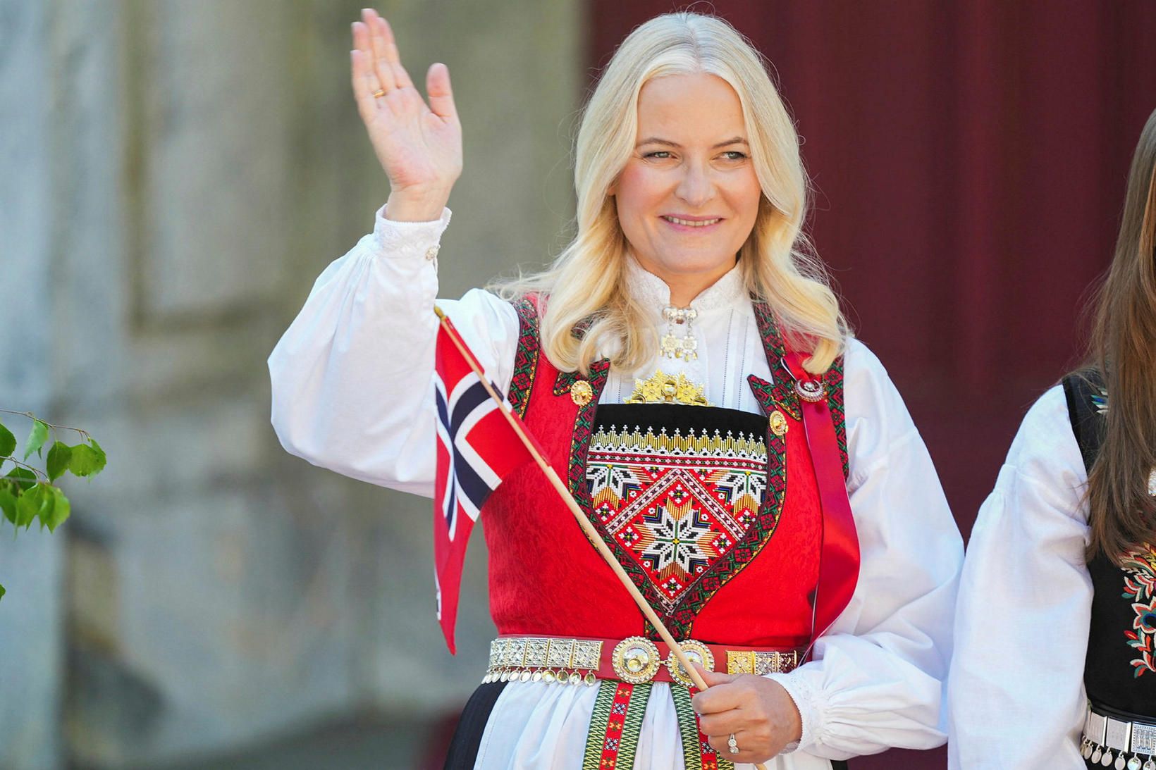 Mette-Marit ágerist sóttin: Hákon heim frá Japan