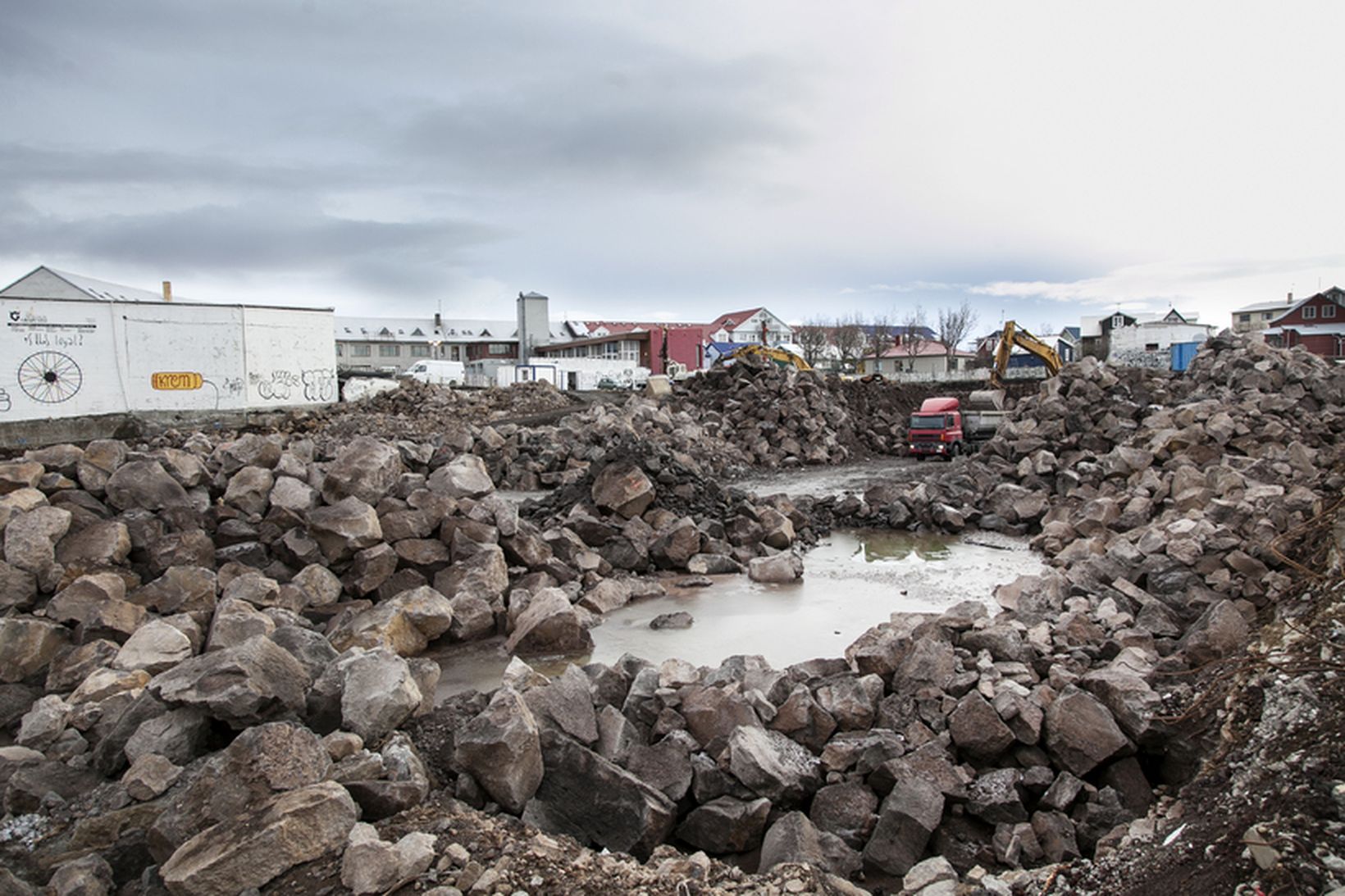 Myndin var tekin í febrúar s.l. meðan sprengivinnan stóð sem …