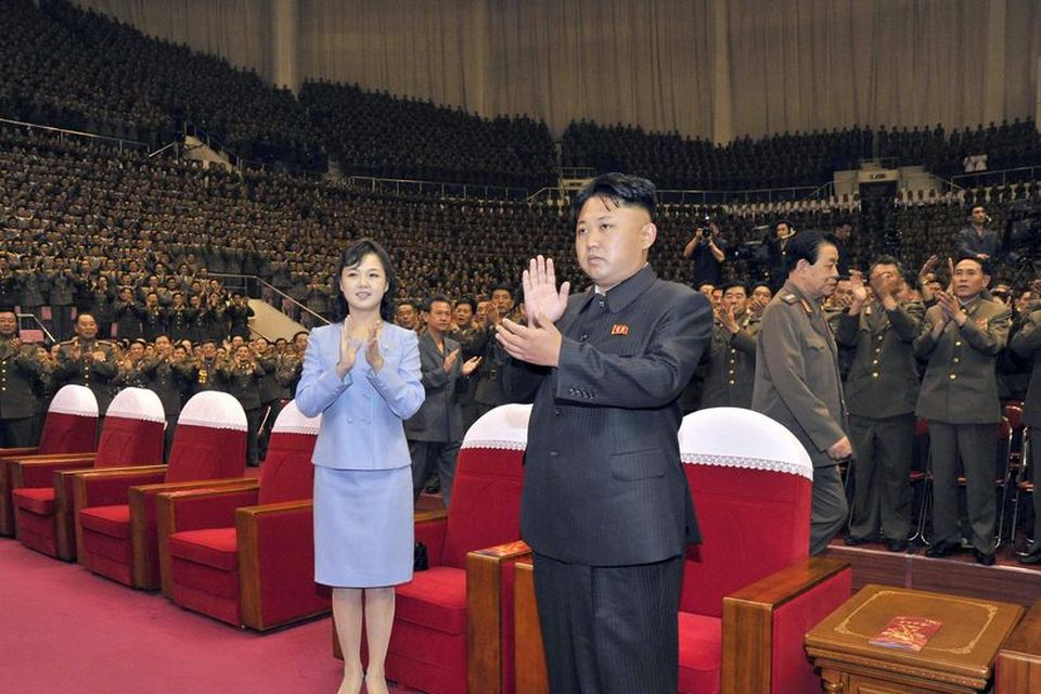 Kim Jong-un ásamt eiginkonu sinni, Ri Sol-Ju.