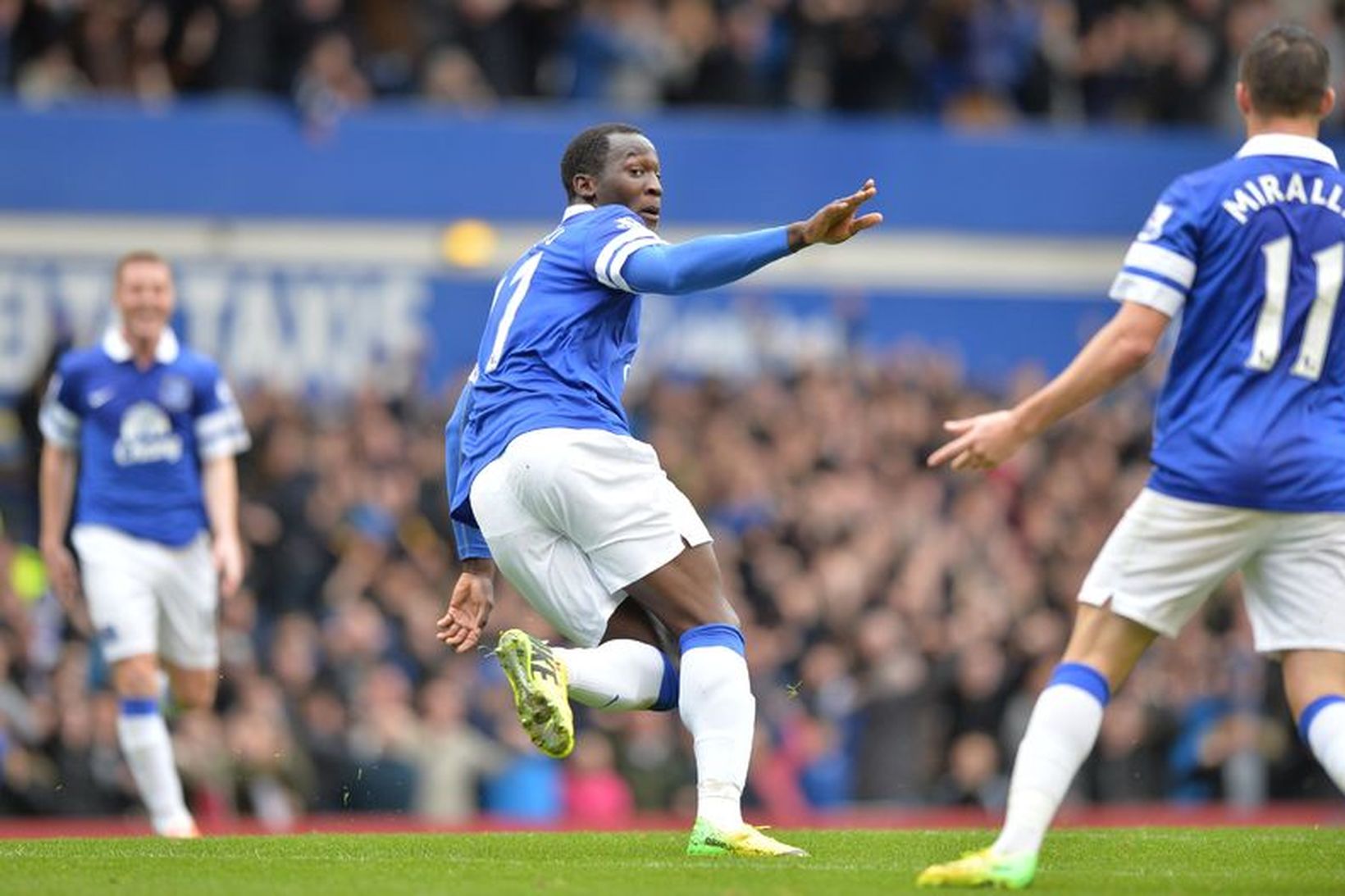 Romelu Lukaku fagnar marki sínu í dag.