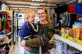 Þingeyri Elísa Björk ásamt syni sínum Arnari Þóri. Hún hefur í tvö ár rekið verslunina á Þingeyri í Dýrafirði.