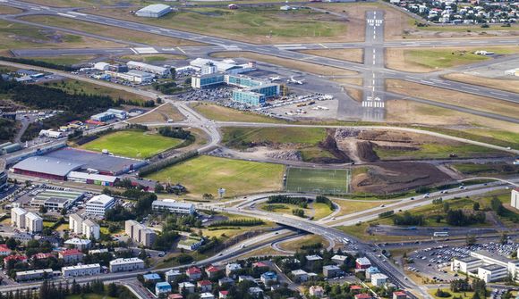 Gagnrýnir úthlutun við flugvöll