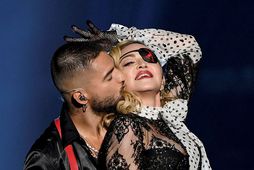 Maluma vakti athygli með Madonnu á Billboard-verðlaununum 2019. Í dag á hann eins árs dóttur …