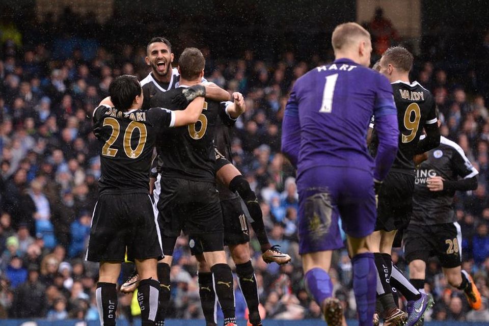 Leikmenn Leicester City fagna marki Robert Huthí leik liðsins gegn Manchester City í dag.