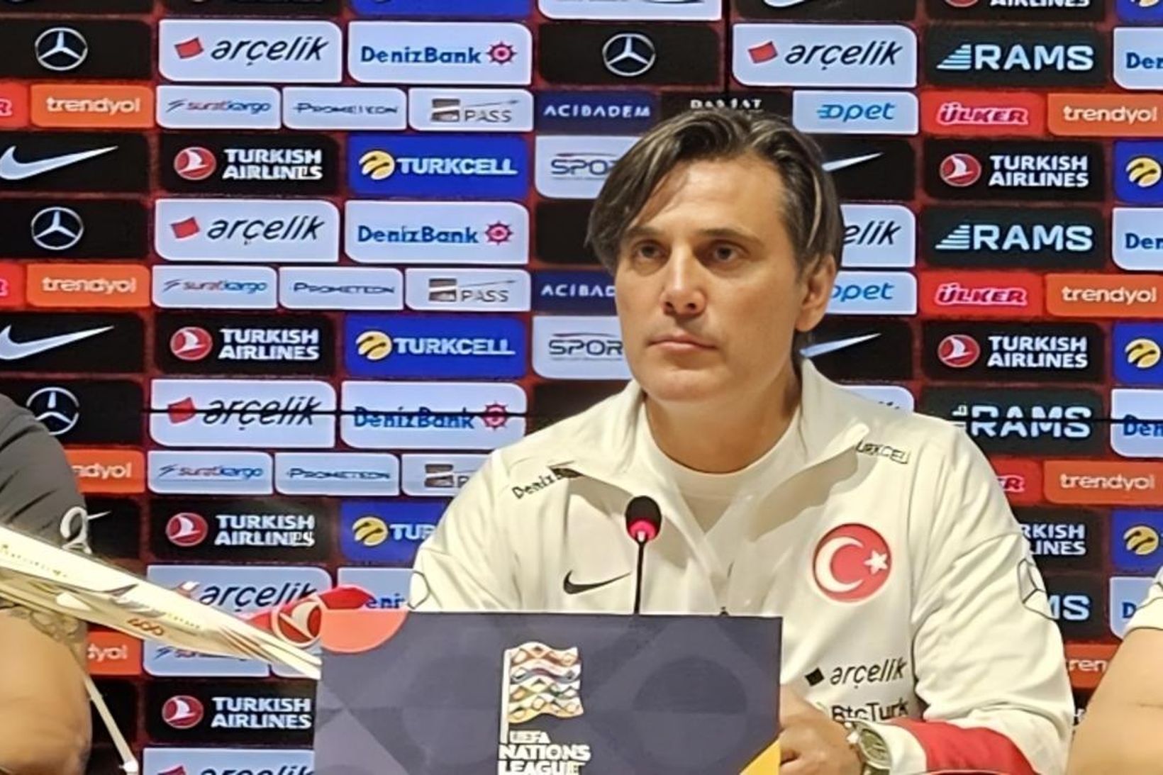 Montella á fundinum í dag.