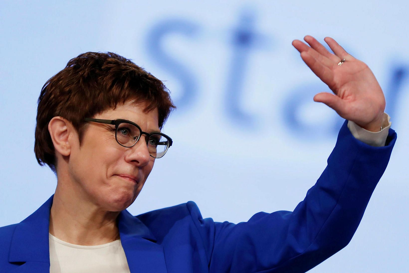 Annegret Kramp-Karrenbauer, leiðtogi Kristilegra demókrata í Þýskalandi, hótaði að segja …