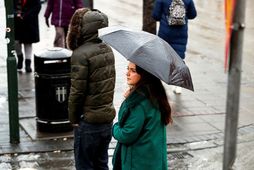 Það verður væta öðru hverju víðs vegar um landið í dag.