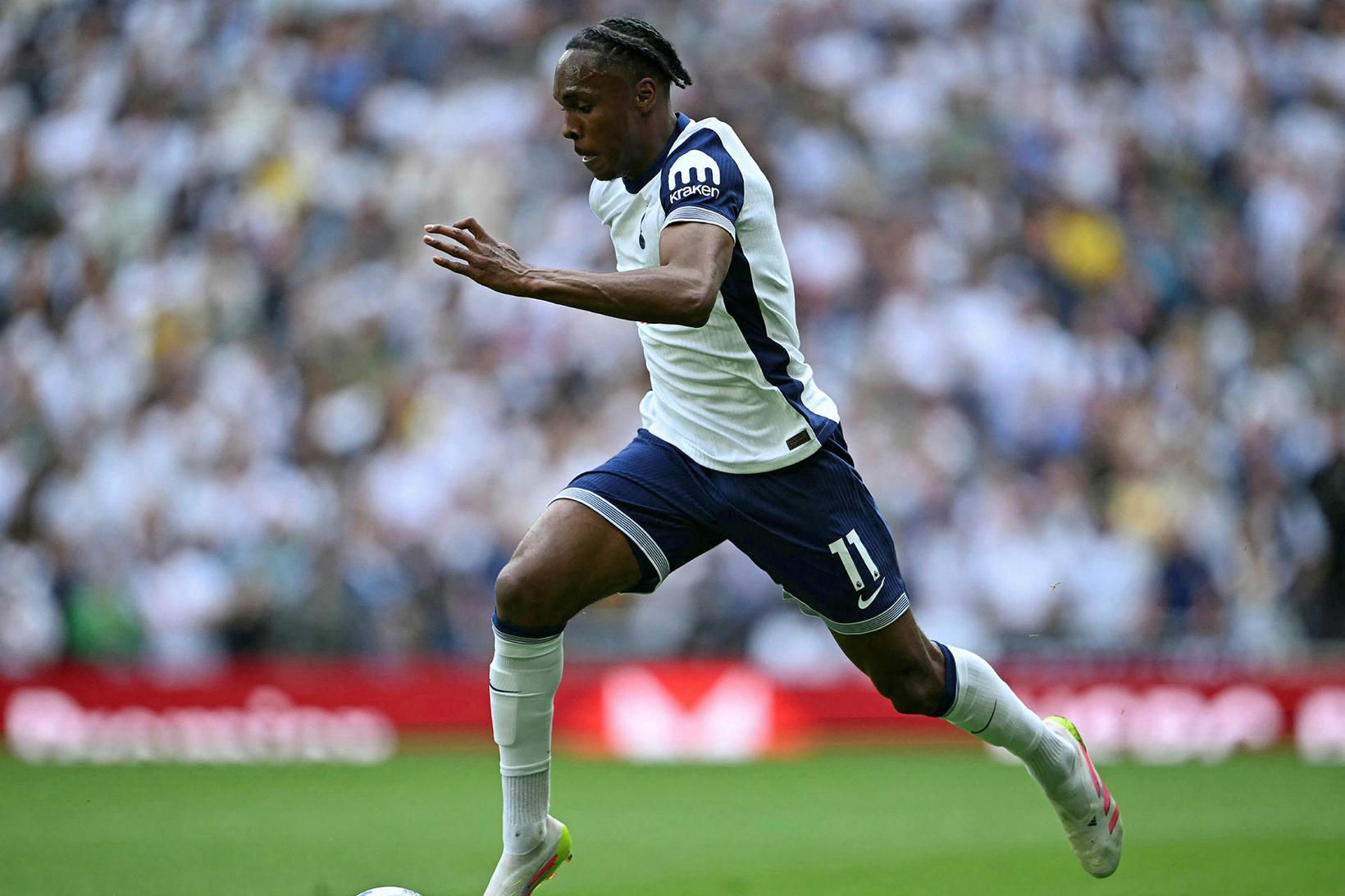 Mathys Tel í leik með Tottenham.