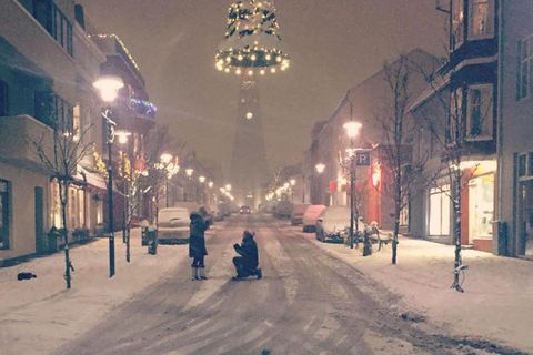 Jessica Bowe's spur of the moment snap of this couple getting engaged on Skólavörðustígur in the midst of Friday night's heavy snowfall.