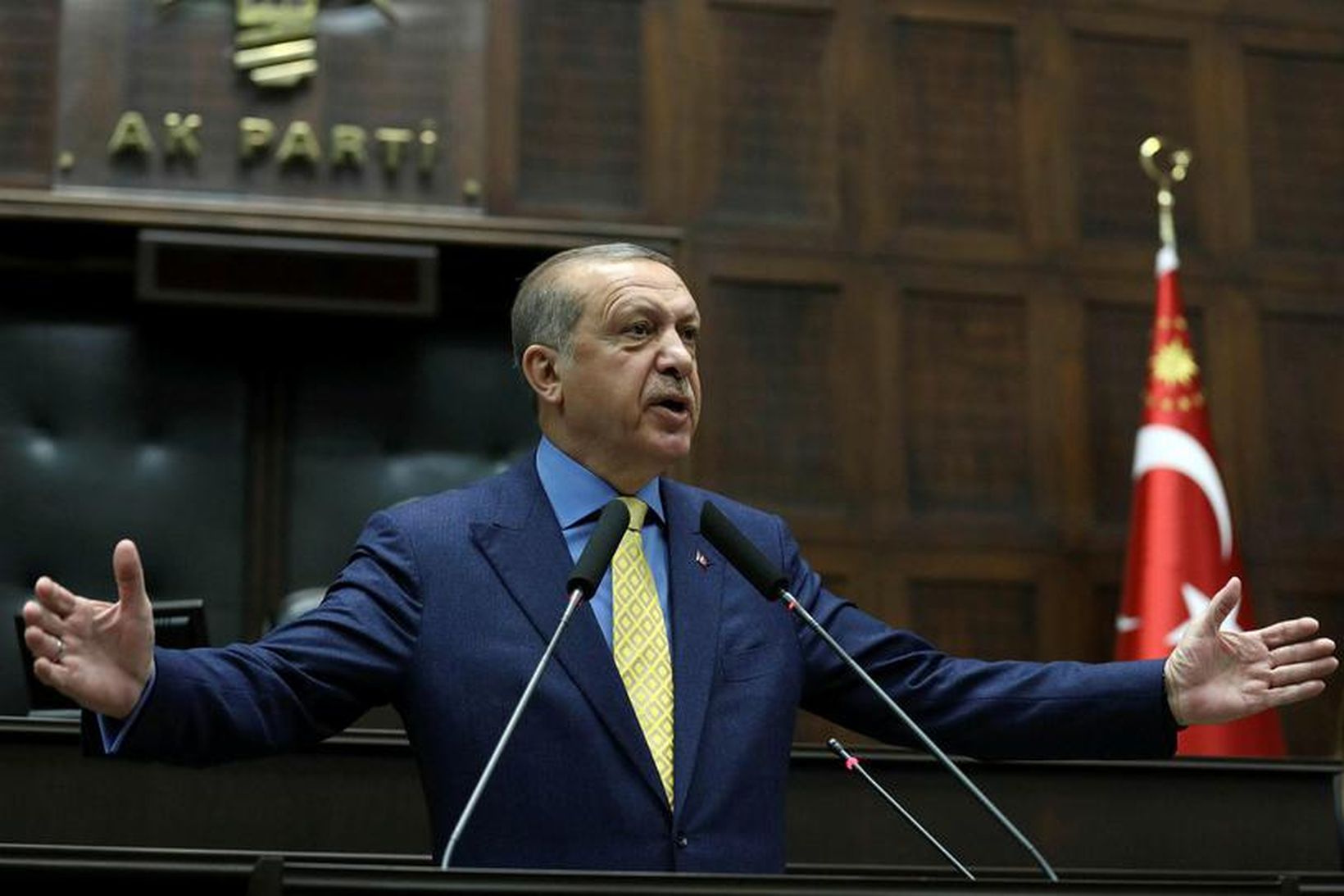 Erdogan við ræðuhöld í Ankara.