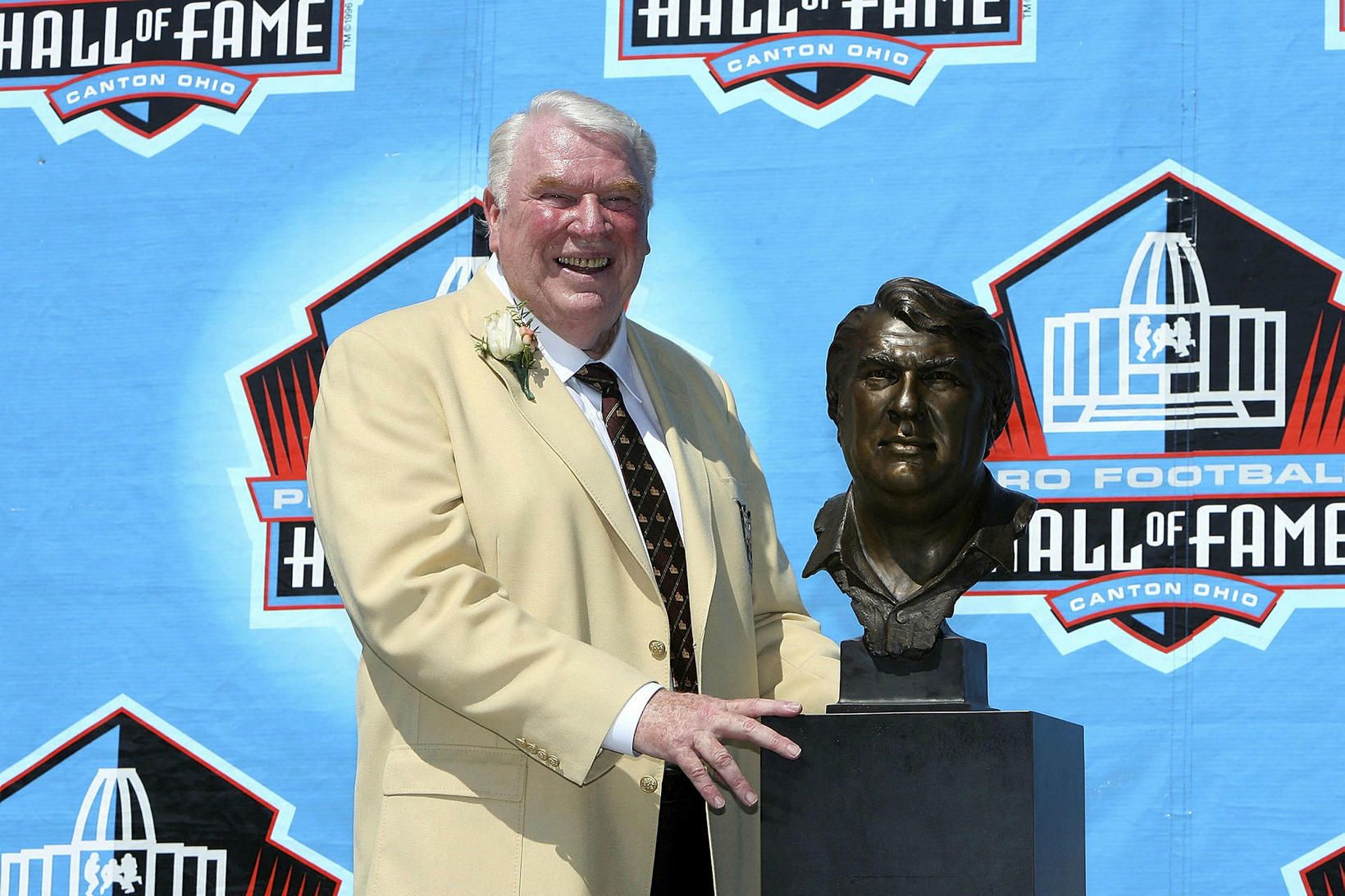 John Madden heitinn var andlit amerísku fótboltaleikjanna Madden.