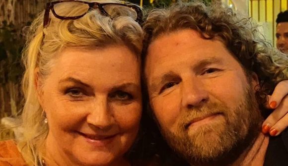 Eiga inni heimboð til fólks um allan heim