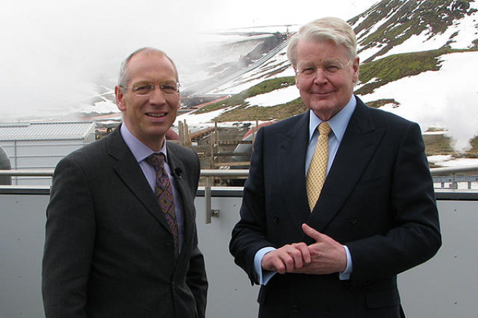 Charles Hodson og Ólafur Ragnar Grímsson við Hellisheiðarvirkjun.