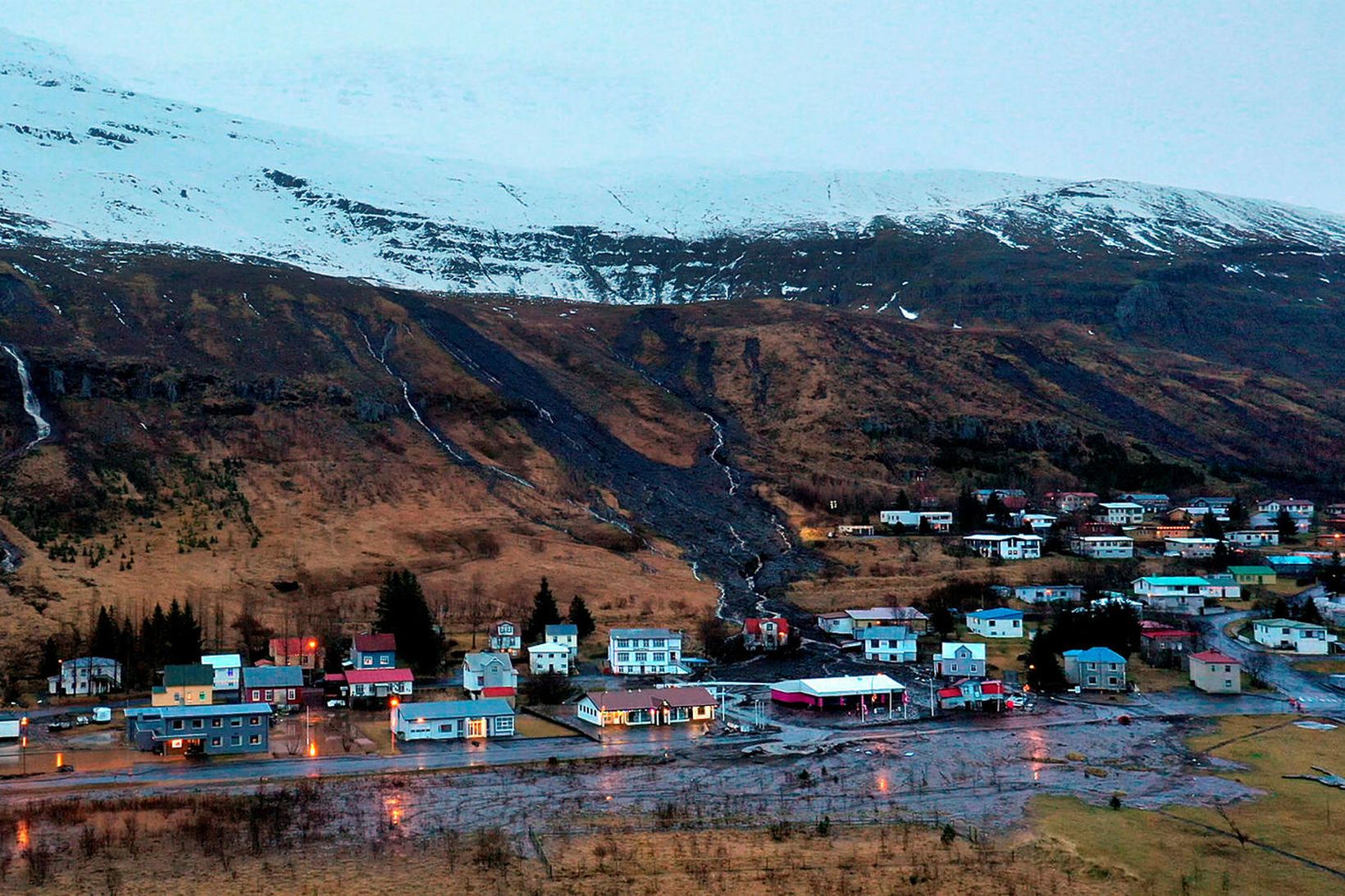 Mikil rigning hefur verið á Seyðisfirði síðustu daga, en skriður …