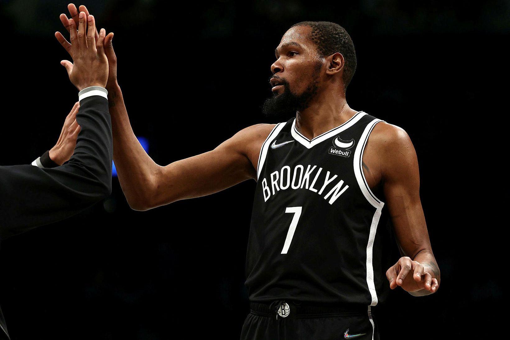 Kevin Durant verður áfram hjá Brooklyn Nets.