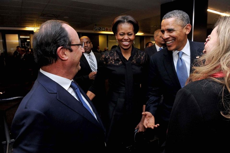 Hollande Frakklandsforseti (t.v.) heilsar Obama Bandaríkjaforseta.