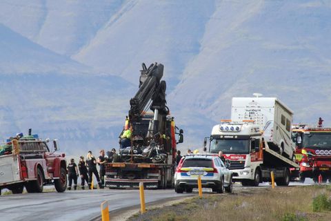 Viðbragðsaðilar að störfum á vettvangi slyssins.