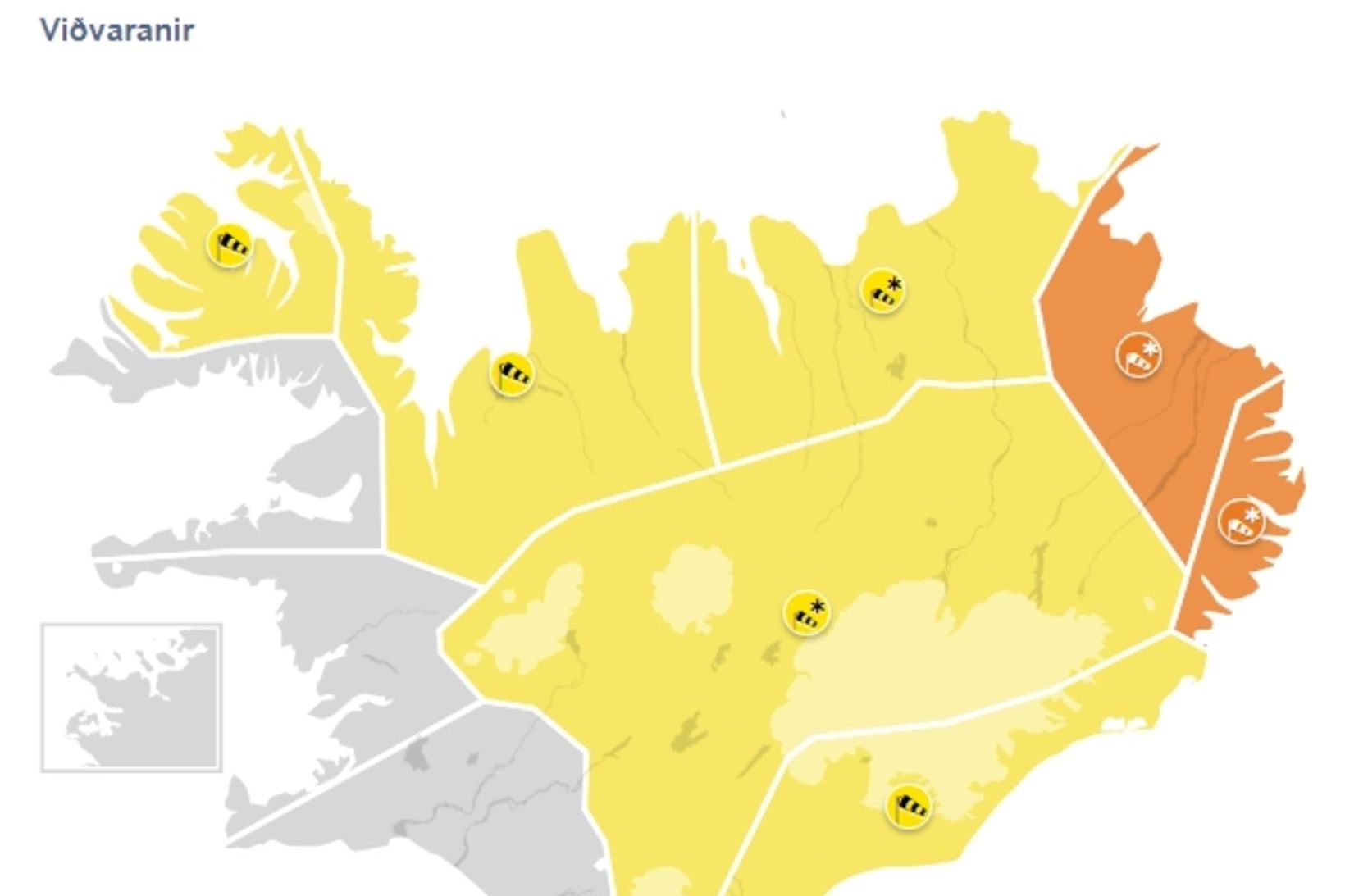 Gular og appelsínugular viðvaranir eru í gildi víða um landið.