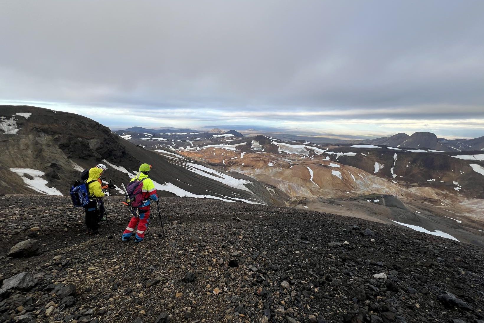 Umfangsmikil leit var sett í gang vegna neyðarboðanna.