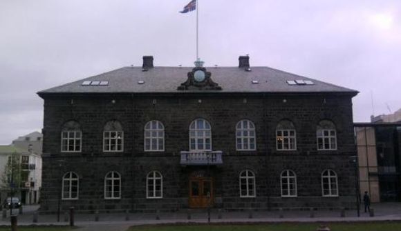 Tekið úr nefnd í „miklum ágreiningi“