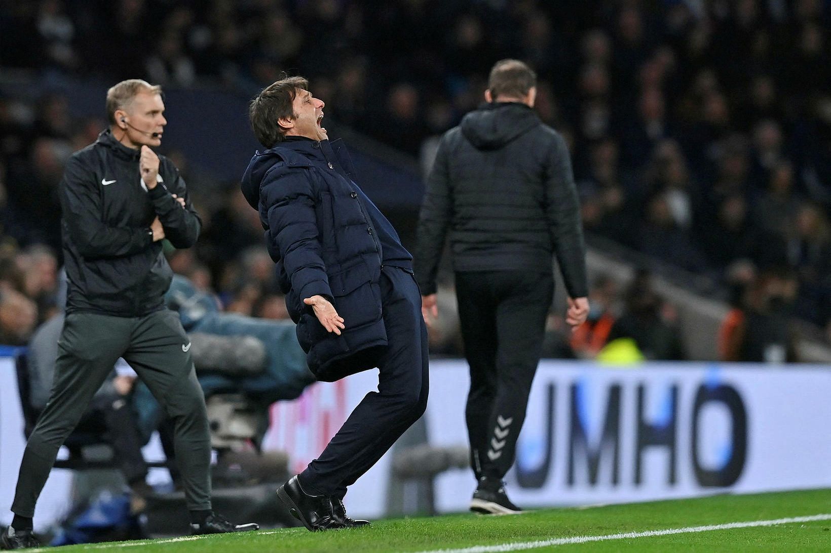 Antonio Conte er jafnan litríkur á hliðarlínunni hjá Tottenham.