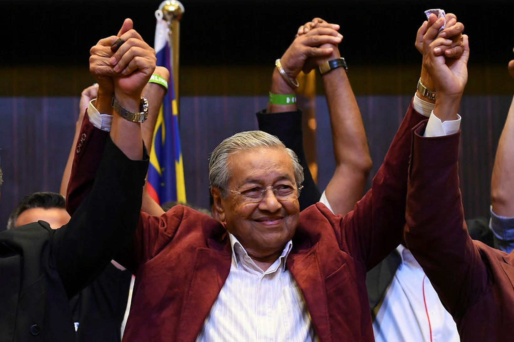 Mahathir Mohamad fagnar hér sigri í kosningunum árið 2018.