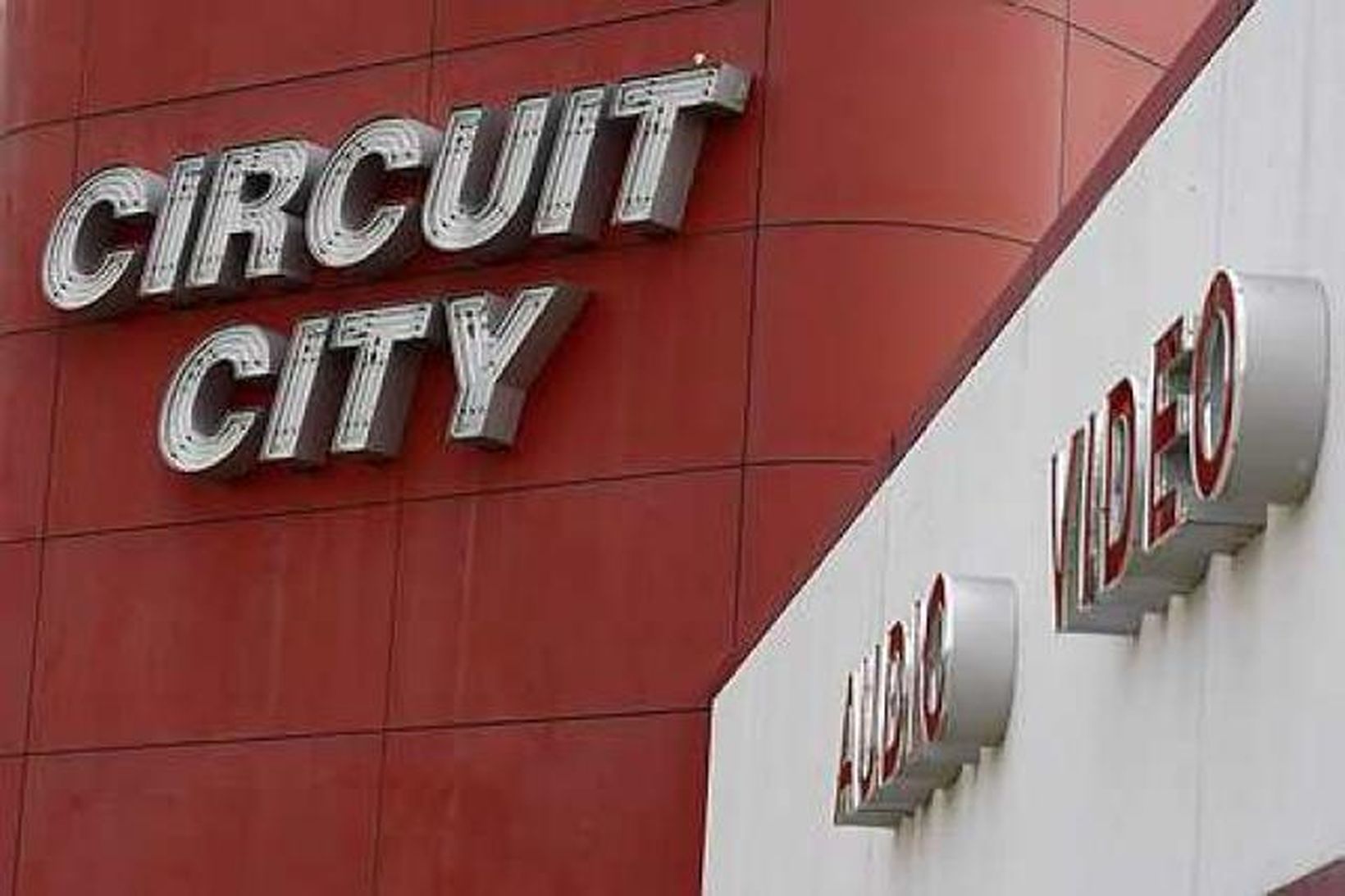 Circuit City tilkynnti í dag að fyrirtækið hefði óskað eftir …