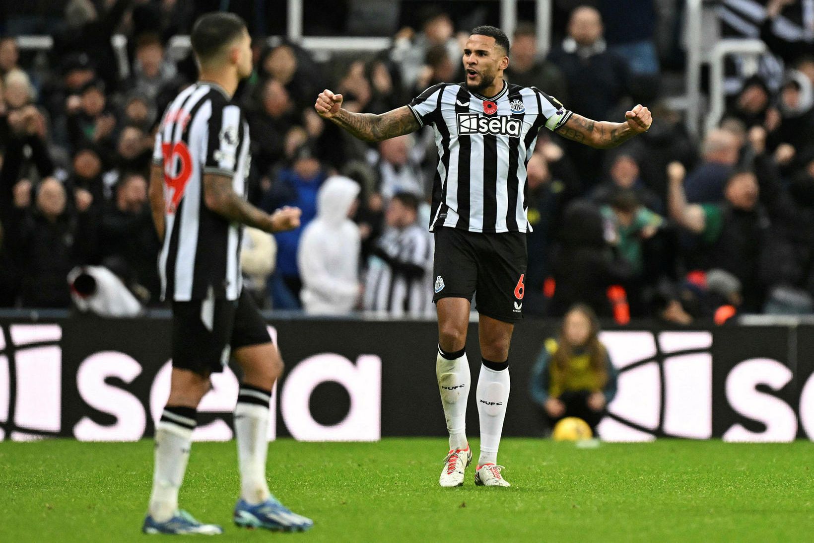 Jamaal Lascelles og liðsfélagar hans í Newcastle fá Chelsea í …