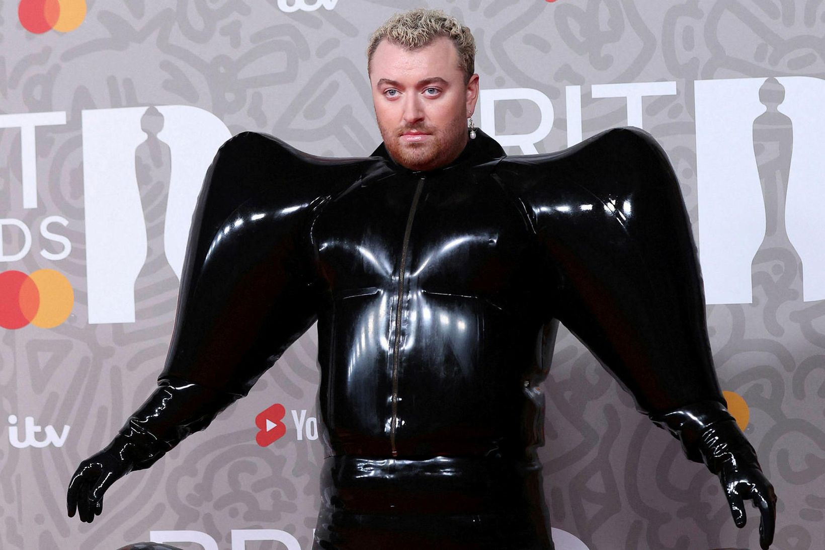 Sam Smith mætti á rauða dregilinn í latexgalla eftir fatahönnuðinn …