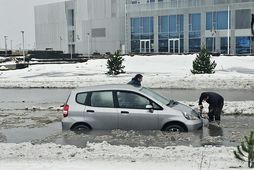 Dæmi eru um að bílar geti drepið á sér þegar mikill vatnselgur er á götunum.