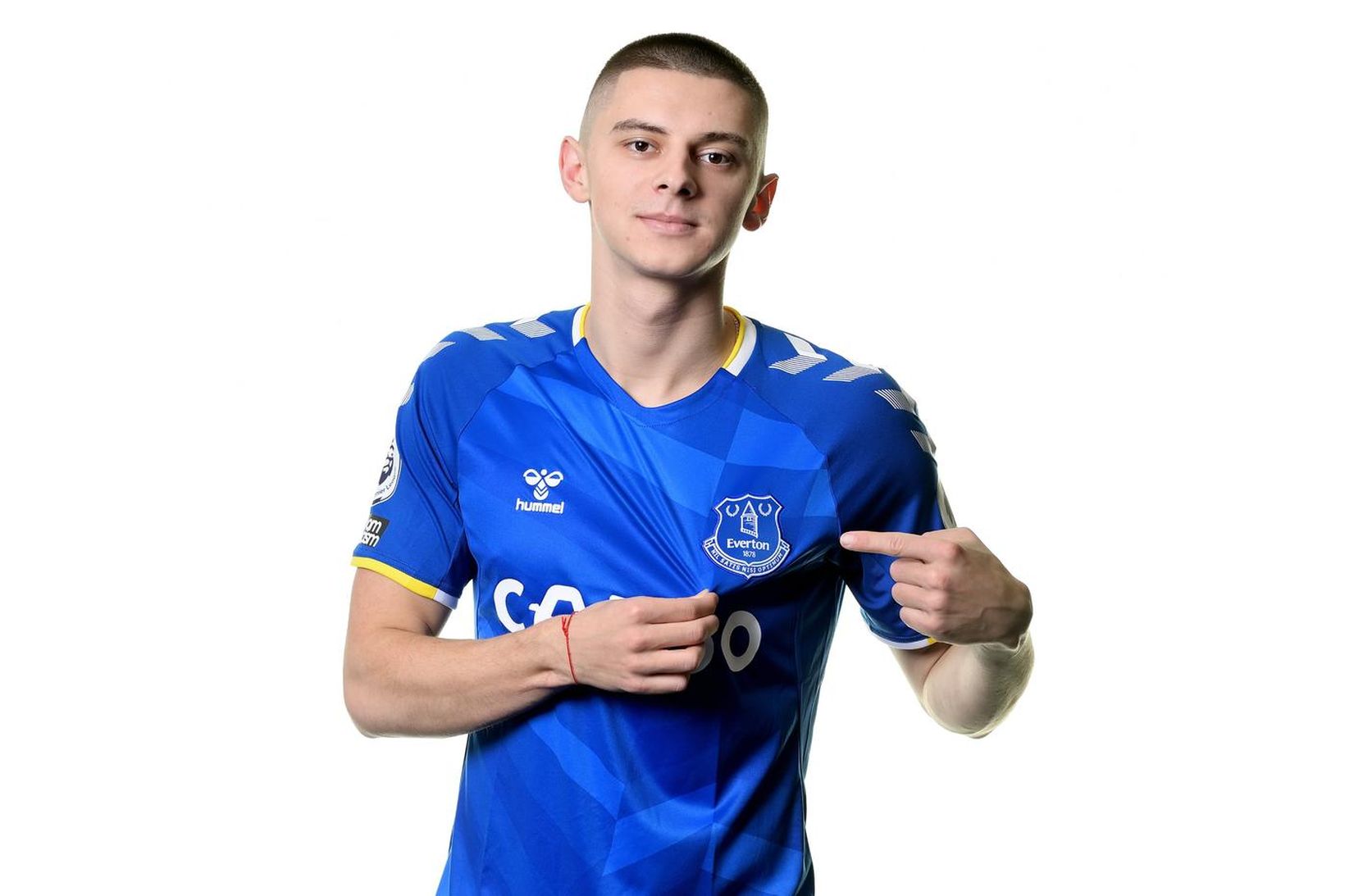 Vitaliy Mykolenko er orðinn leikmaður Everton.