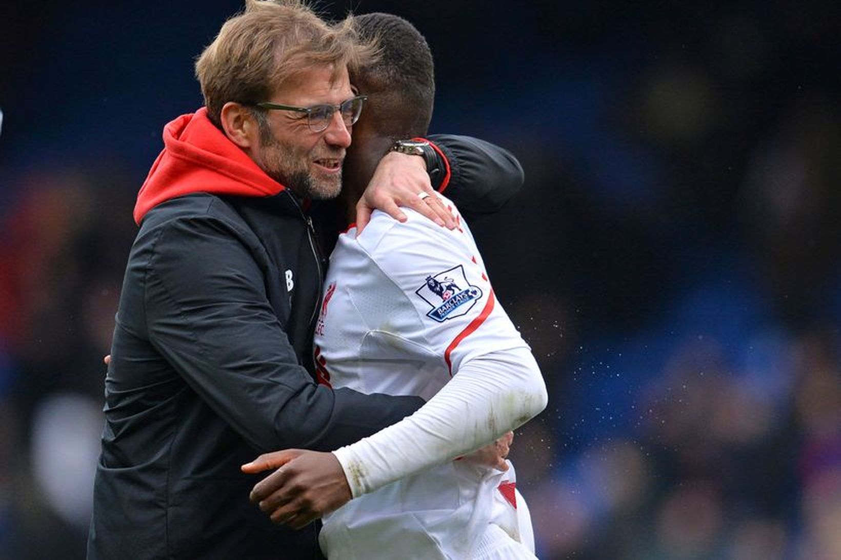 Klopp fagnar Christian Benteke eftir sigurmarkið sem hann skoraði á …