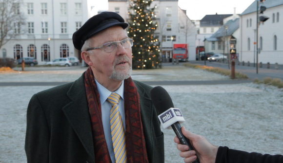 Ómögulegt að kjósa með málið opið