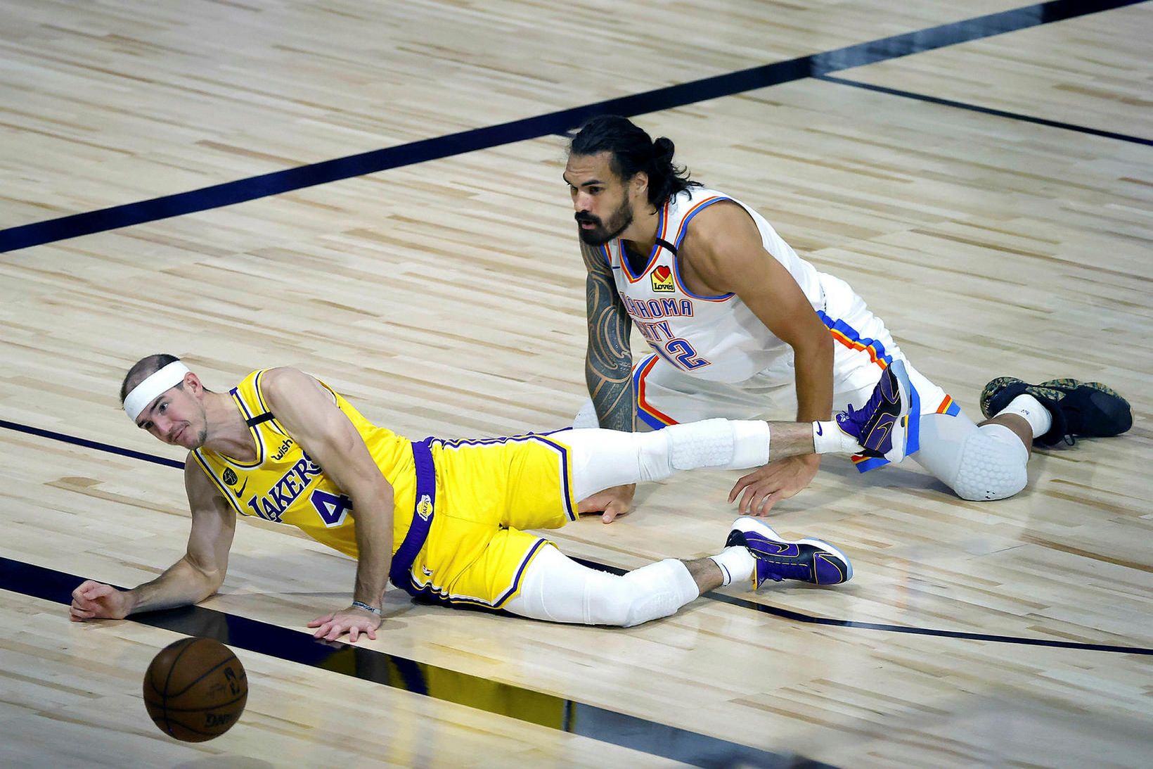 Oklahoma City Thunder vann öruggan sigur á Los Angeles Lakers.