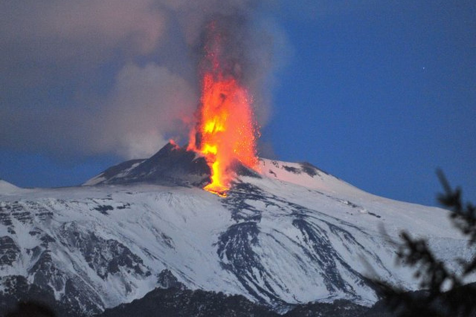 Frá eldgosi í Etnu árið 2012.