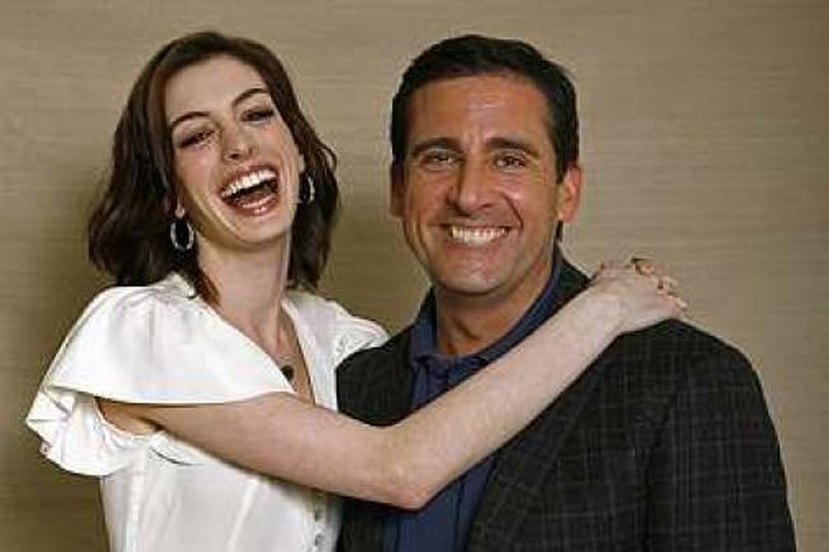Anne Hathaway og Steve Carell fara með aðalhlutverkin í Get …