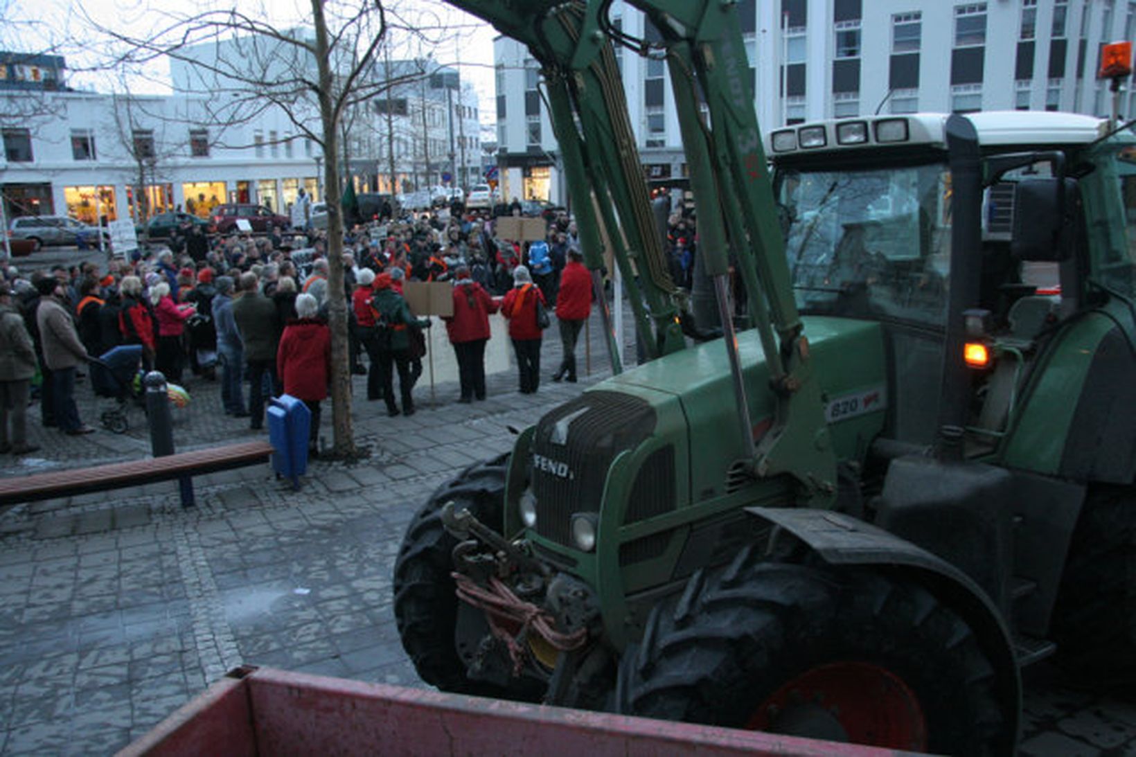 Sextán dráttarvélar eru á Ráðhústorginu á Akureyri.