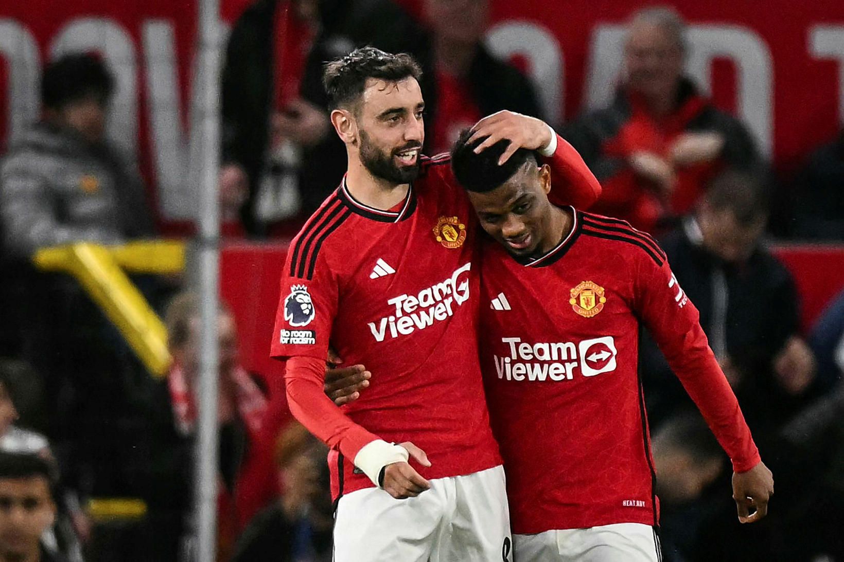 Bikarmeistarar Manchester United hefja tímabilið á heimaleik við Fulham.